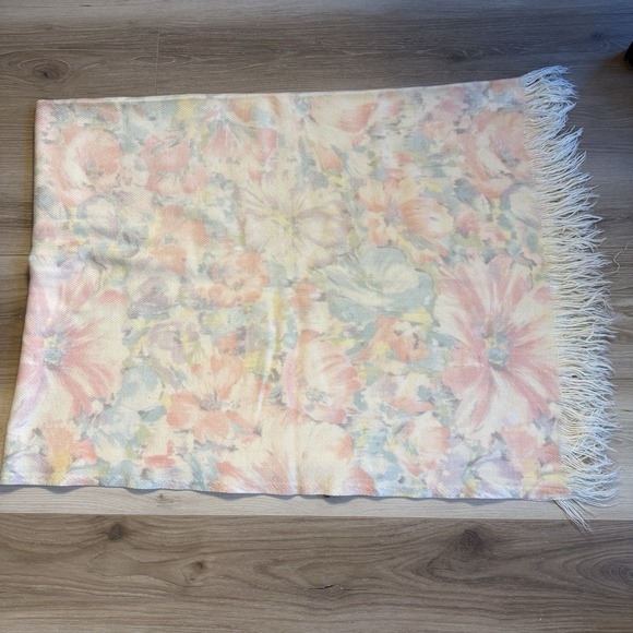 Pastel Floral Decorator Throw Luxurious Soft Blanket Fringe 50x65 - Picture 2 of 3